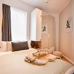 Near Cismigiu - Where Style Meets Convenience * Bucharest