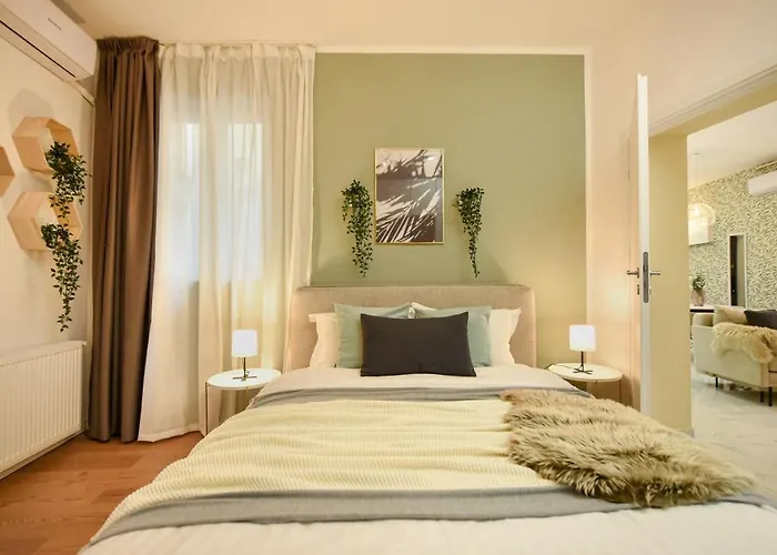 Near Cismigiu - Where Style Meets Convenience Bukarest