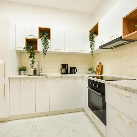 Near Cismigiu - Where Style Meets Convenience דירה בוקרשט