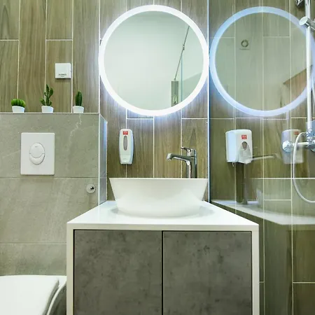 Near Cismigiu - Where Style Meets Convenience דירה